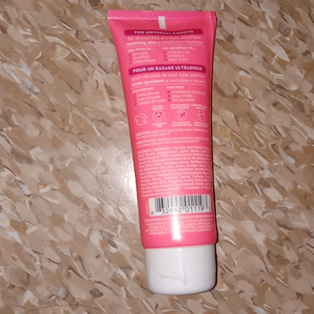 EOS Pomegranate Raspberry Shave Cream - Picture 3 of 5